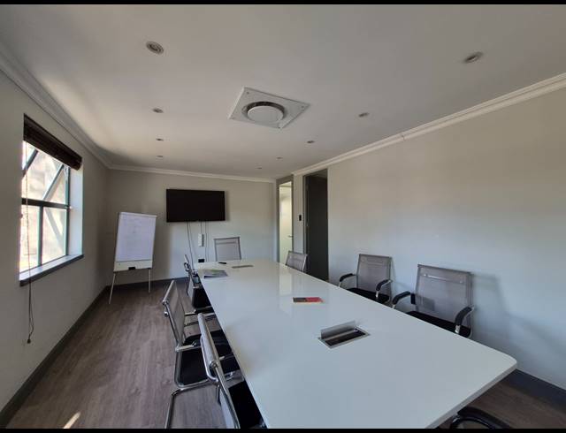 174M² OFFICE TO LET IN DUNKELD WEST